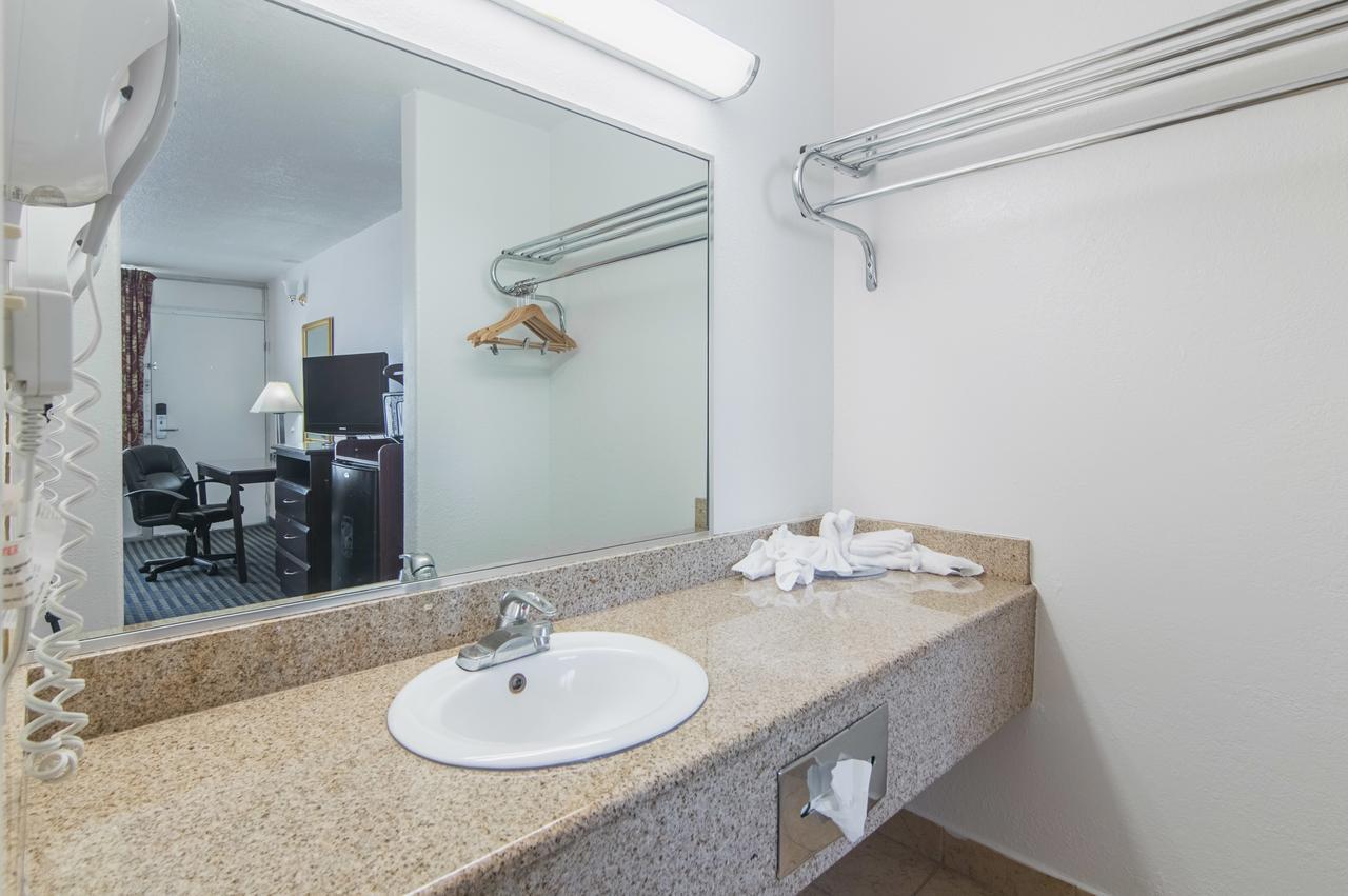 Motel 6-Liberal, Ks Kültér fotó